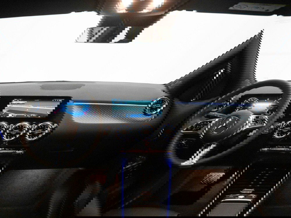 Mercedes-Benz GLA SUV nuova a Macerata (14)