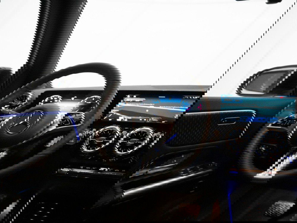 Mercedes-Benz GLA SUV nuova a Macerata (15)