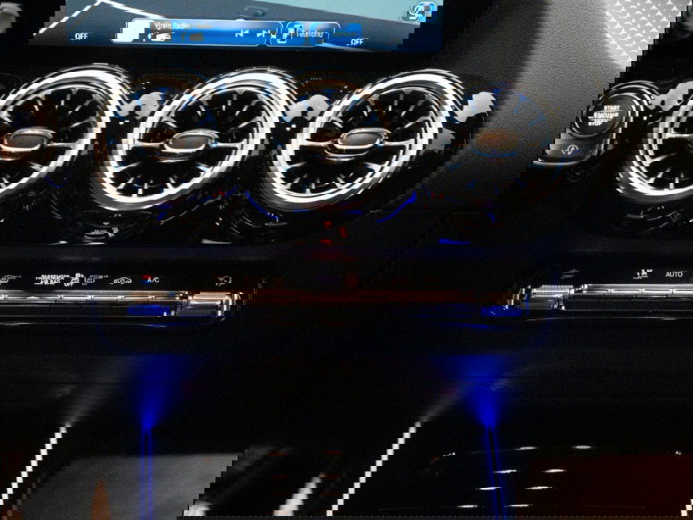 Mercedes-Benz GLA SUV nuova a Macerata (17)