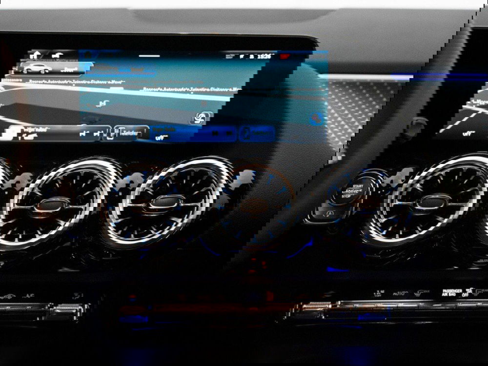 Mercedes-Benz GLA SUV nuova a Macerata (18)