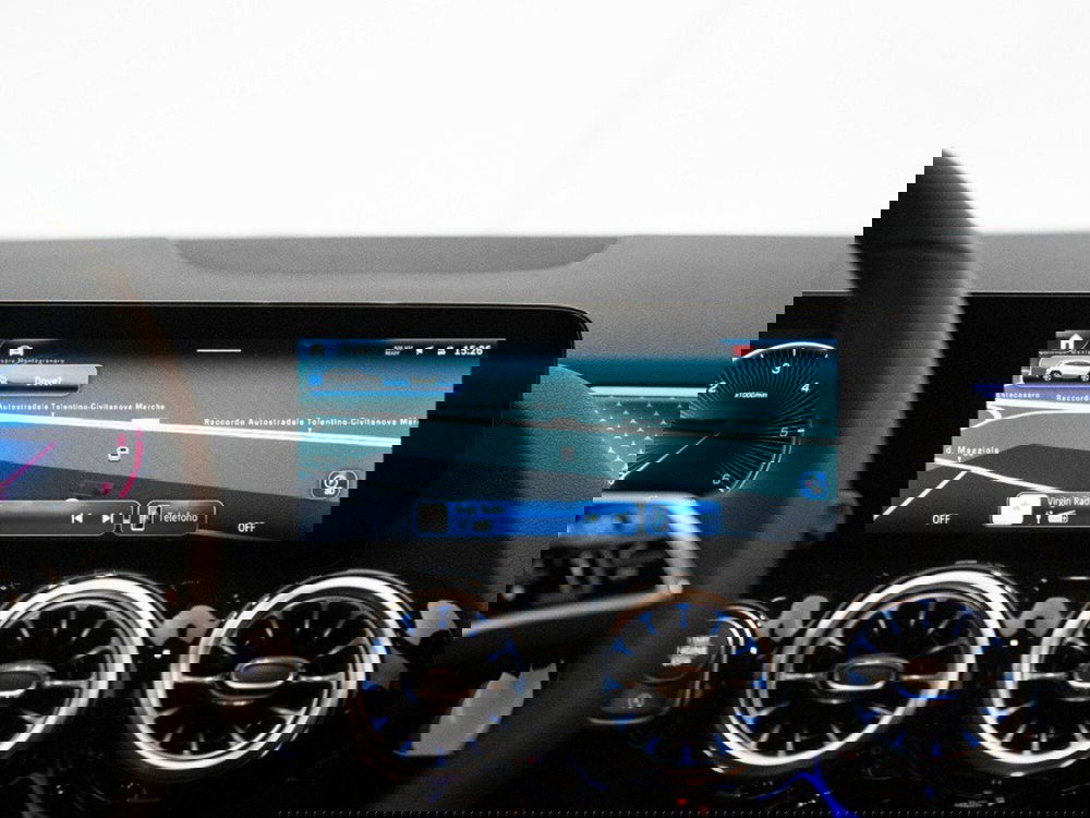 Mercedes-Benz GLA SUV nuova a Macerata (19)