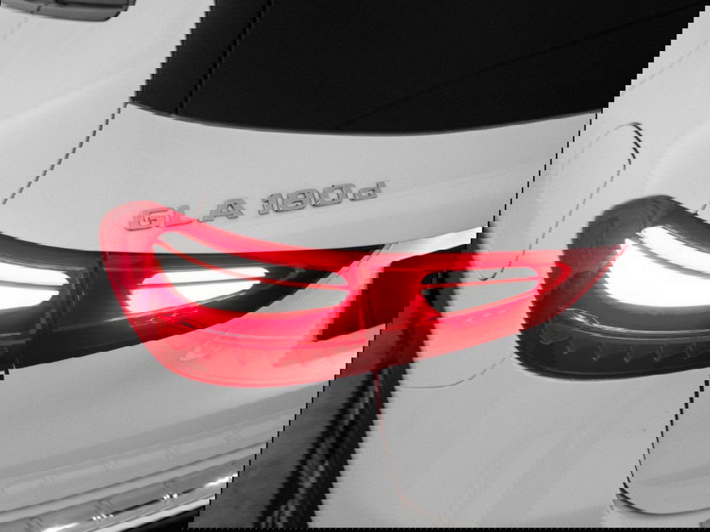 Mercedes-Benz GLA SUV nuova a Macerata (8)