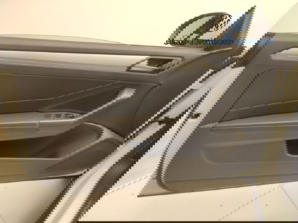 Volkswagen T-Roc Cabrio nuova a Avellino (17)