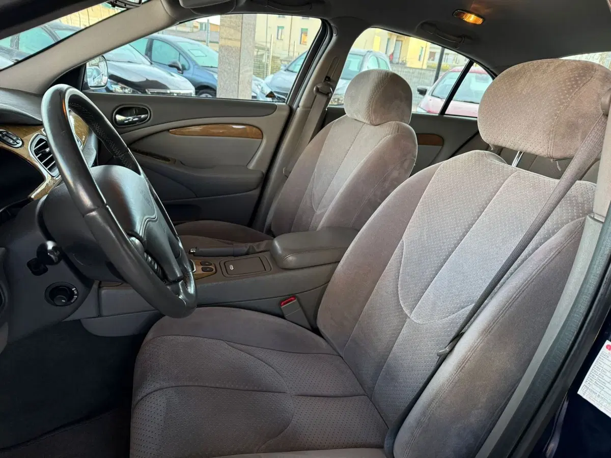 Jaguar S-Type usata a Brescia (11)