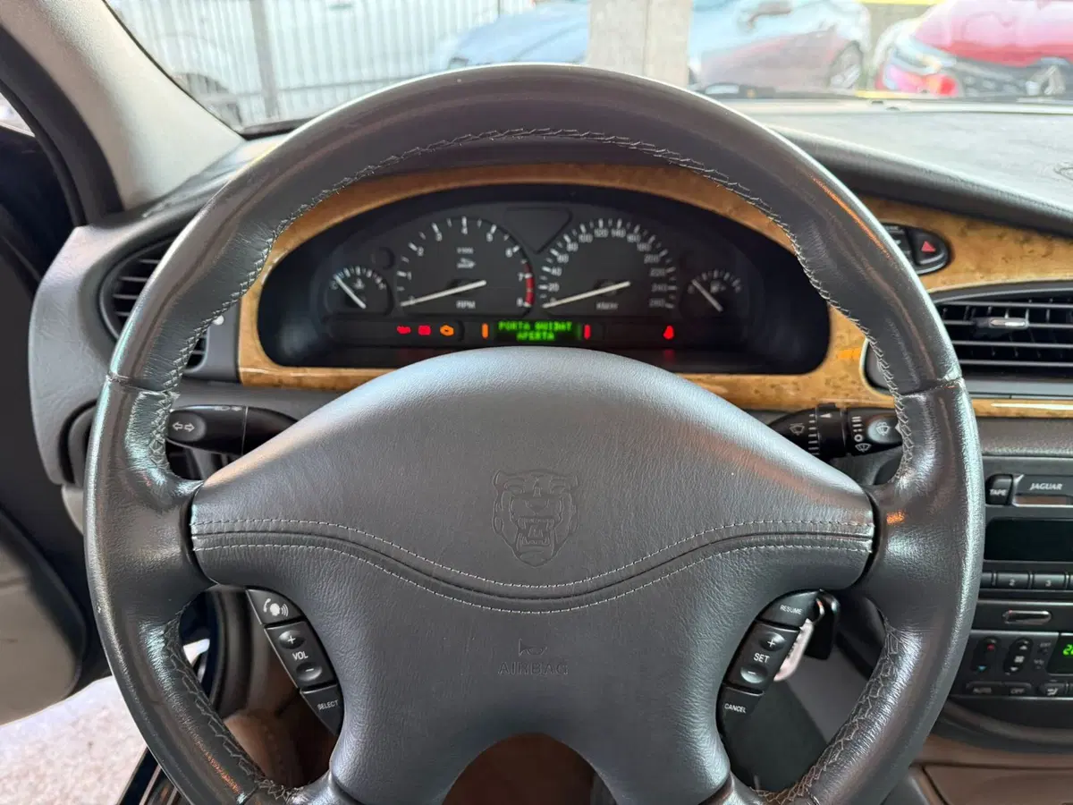 Jaguar S-Type usata a Brescia (12)