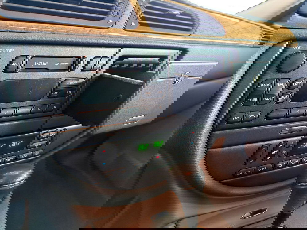 Jaguar S-Type usata a Brescia (19)