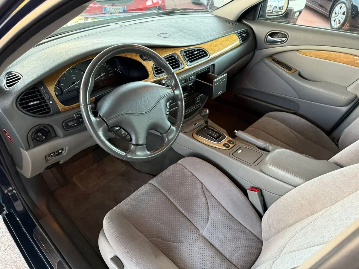 Jaguar S-Type usata a Brescia (9)