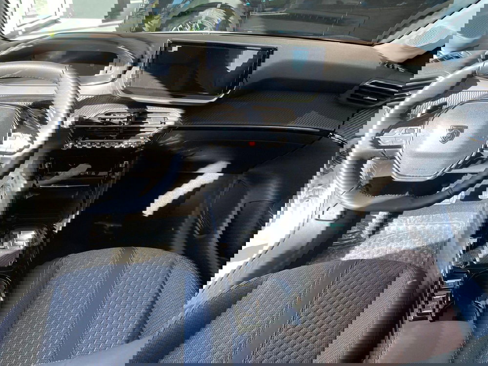 Peugeot 208 nuova a Milano (11)