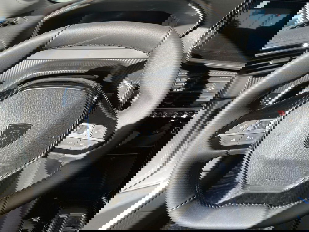 Peugeot 208 nuova a Milano (12)