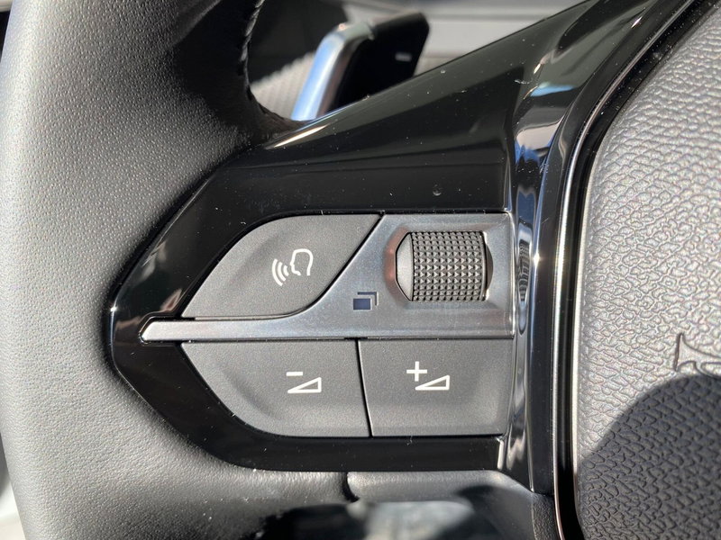 Peugeot 208 nuova a Milano (13)