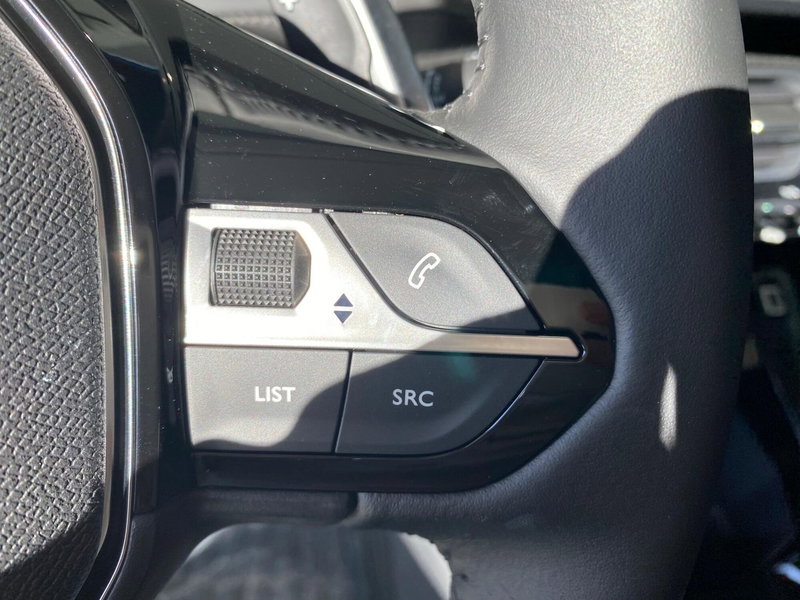 Peugeot 208 nuova a Milano (14)