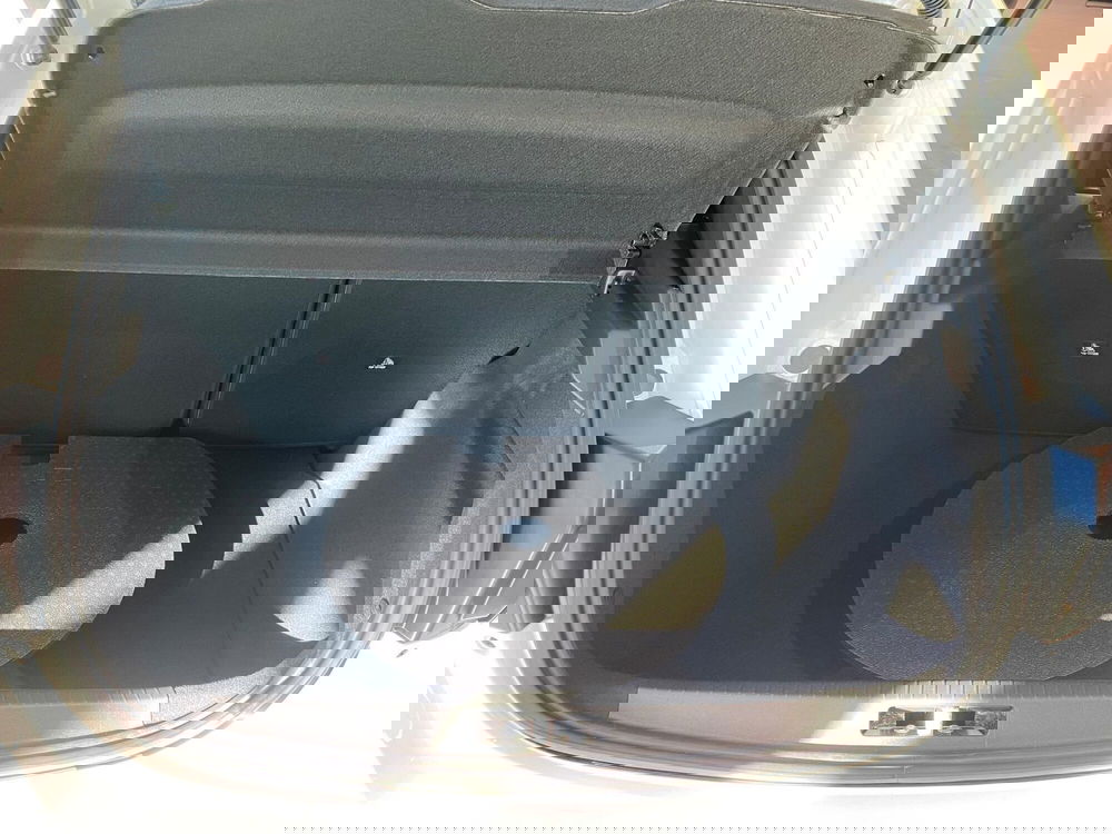 Peugeot 208 nuova a Milano (18)