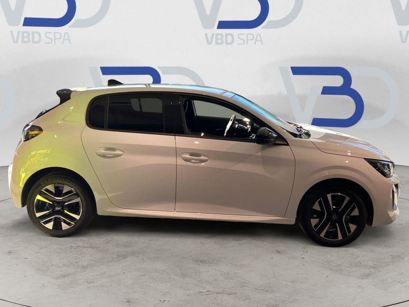 Peugeot 208 nuova a Milano (6)