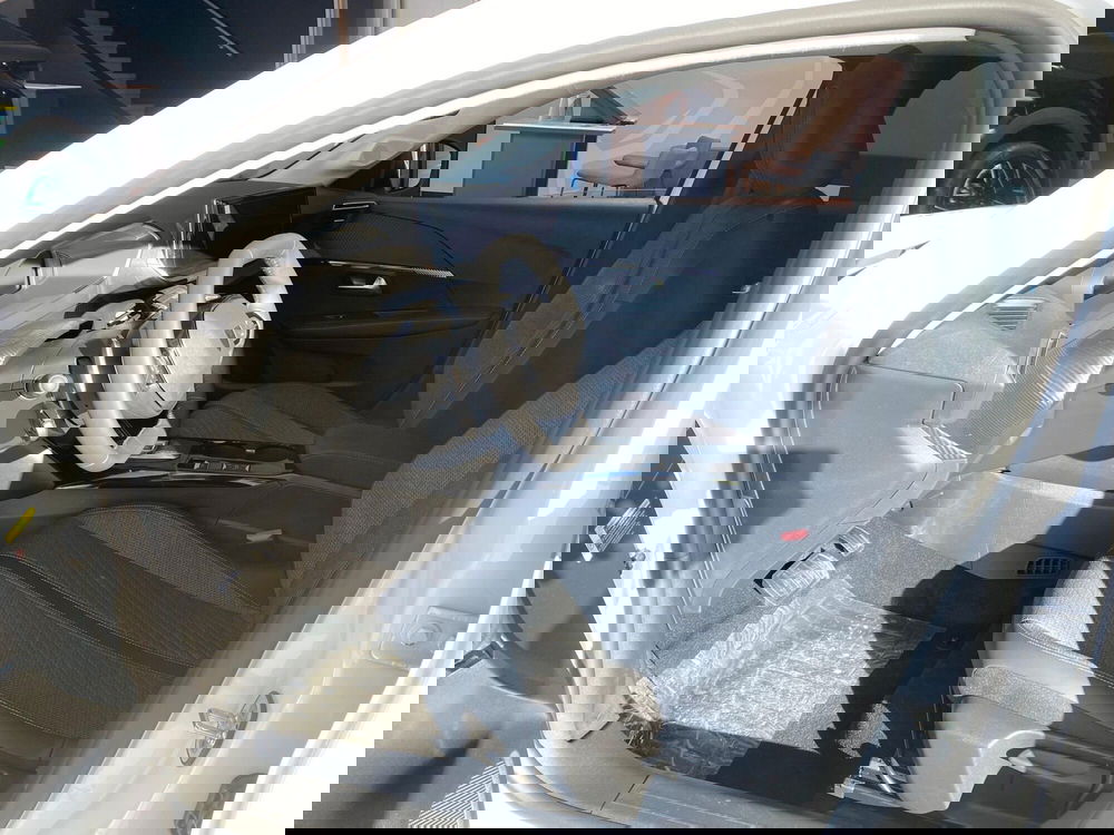 Peugeot 208 nuova a Milano (9)