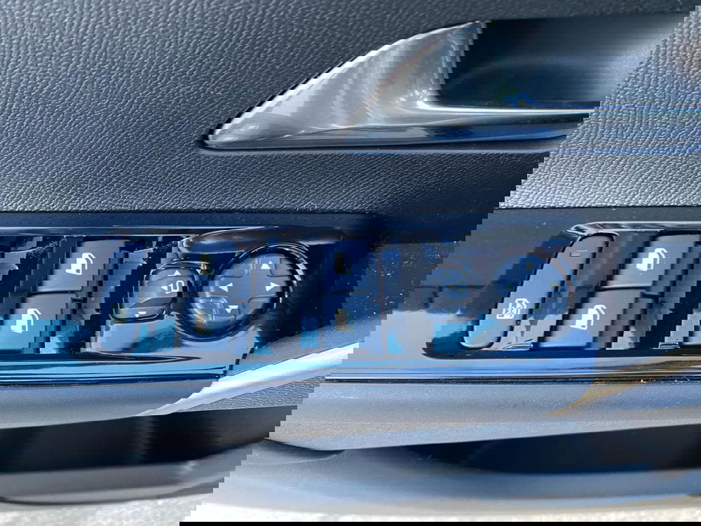 Lancia Ypsilon usata a Milano (17)