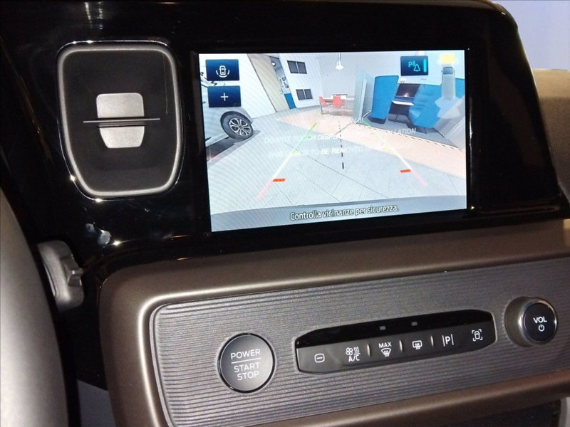 Ford Tourneo Courier nuova a Milano (12)