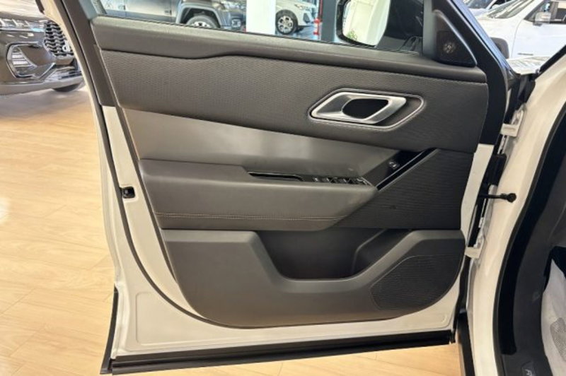 Land Rover Range Rover Velar usata a Latina (12)