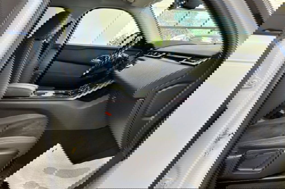 Land Rover Range Rover Velar usata a Latina (8)