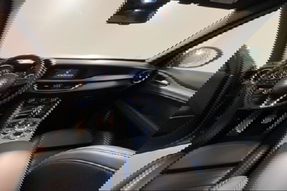 Alfa Romeo Stelvio usata a Firenze (9)