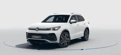 Volkswagen Tiguan 1.5 etsi R-Line 150cv dsg nuova a Magenta