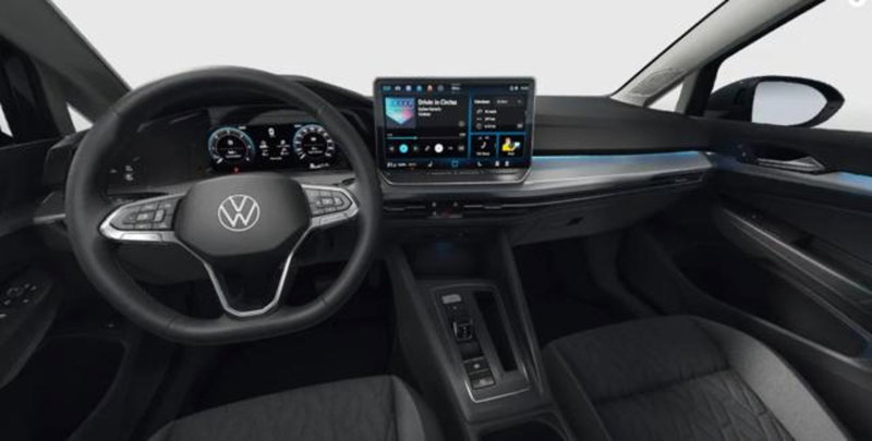 Volkswagen Golf Variant nuova a Milano (7)