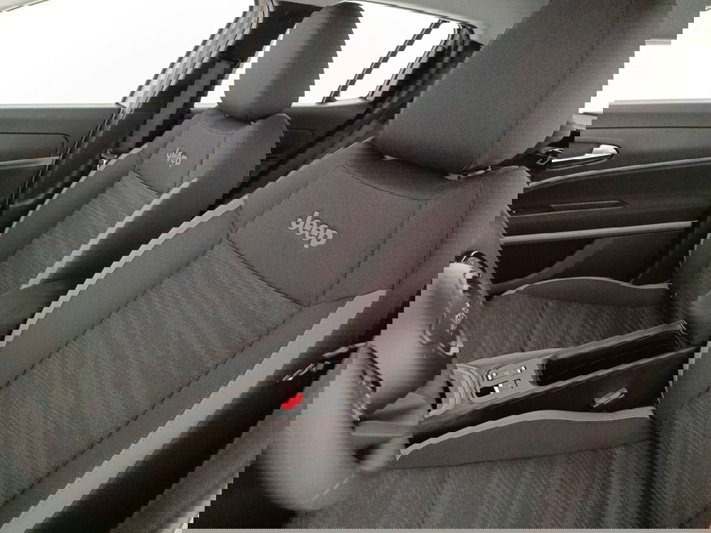 Jeep Avenger nuova a Treviso (10)