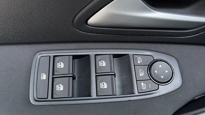 Dacia Bigster nuova a Treviso (18)