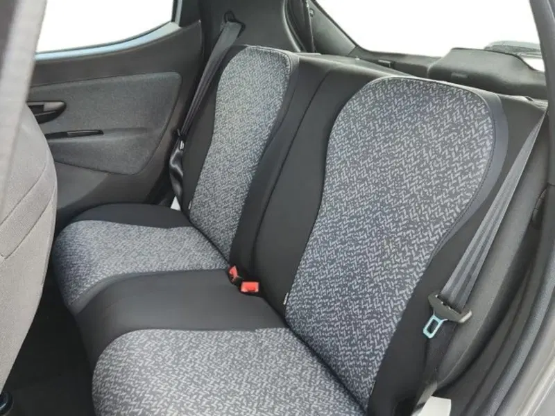 Lancia Ypsilon usata a Roma (10)