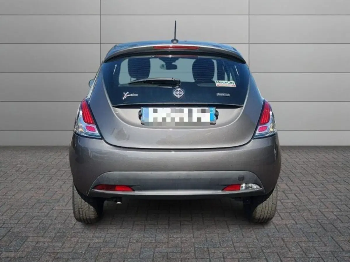 Lancia Ypsilon usata a Roma (11)
