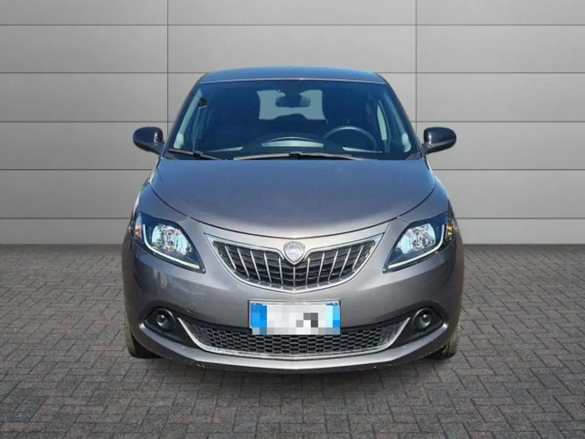 Lancia Ypsilon usata a Roma (12)