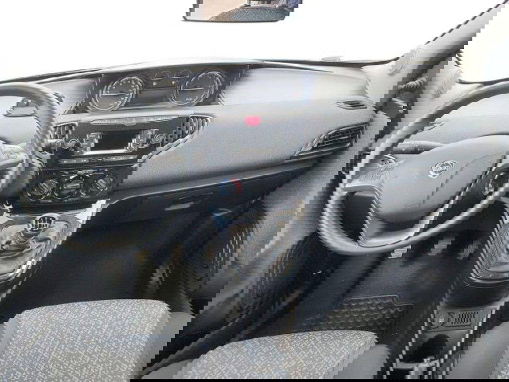 Lancia Ypsilon usata a Roma (14)