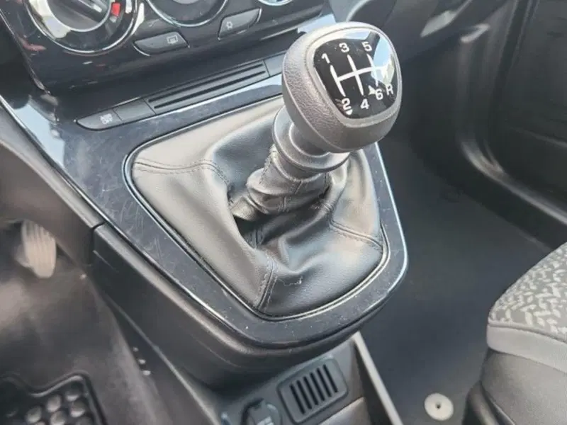 Lancia Ypsilon usata a Roma (15)