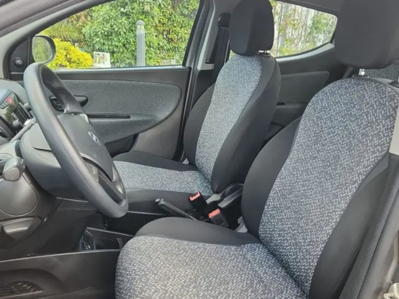 Lancia Ypsilon usata a Roma (16)