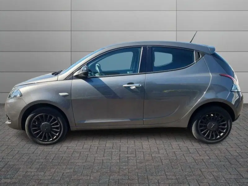 Lancia Ypsilon usata a Roma (2)