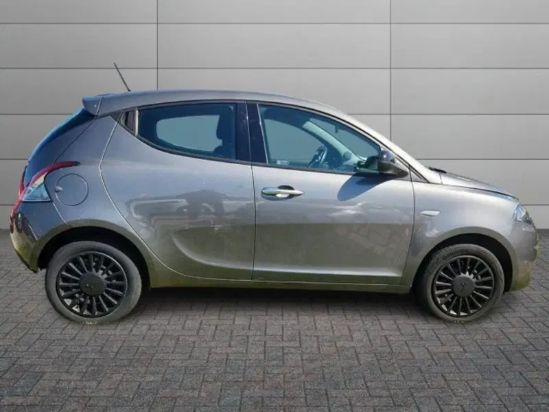 Lancia Ypsilon usata a Roma (3)