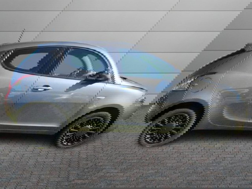 Lancia Ypsilon usata a Roma (3)