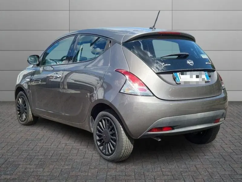 Lancia Ypsilon usata a Roma (4)