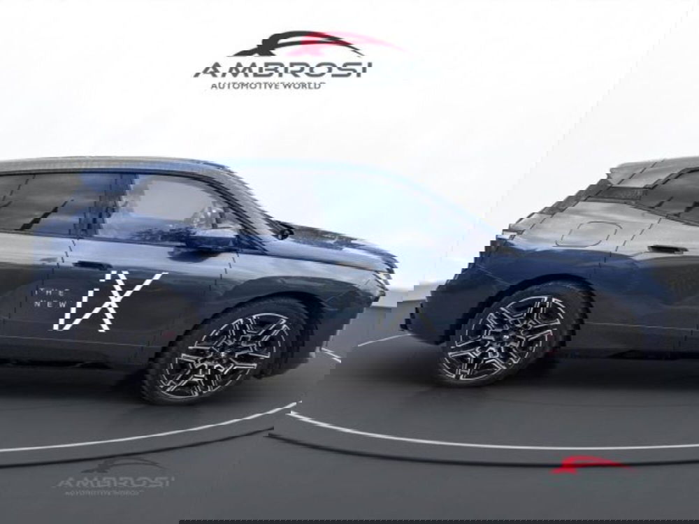 BMW iX usata a Perugia (5)