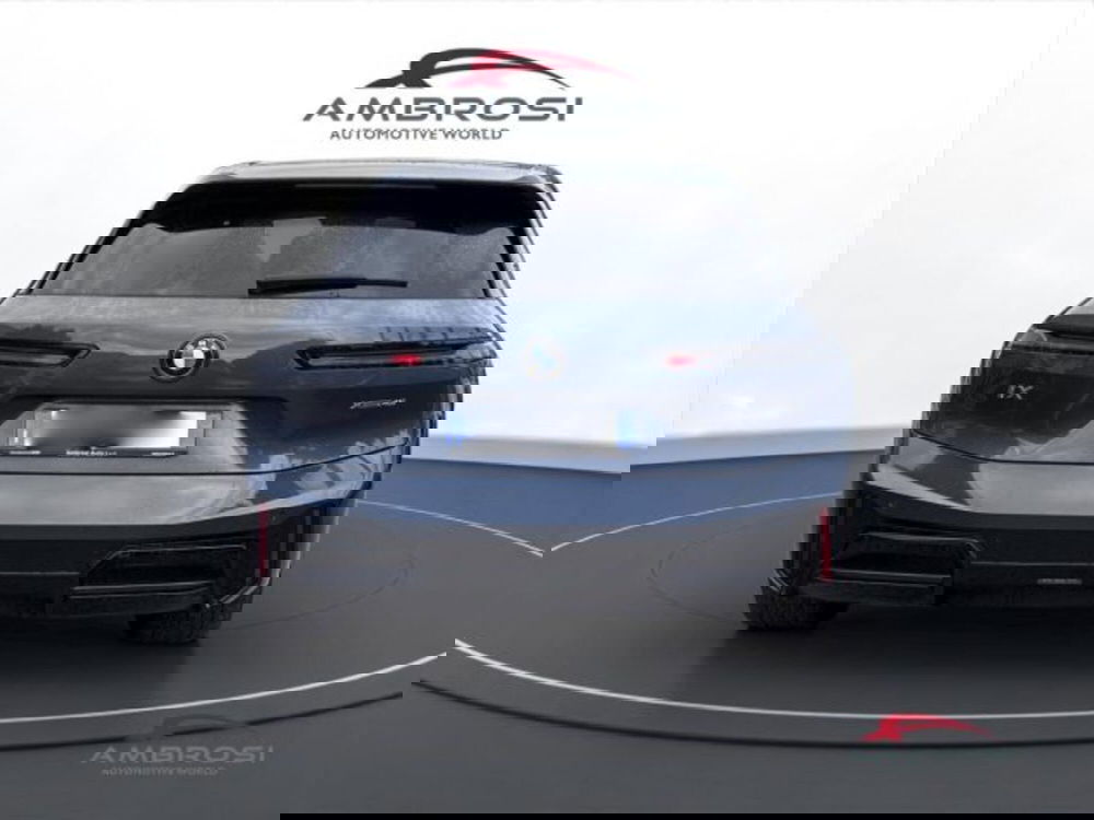 BMW iX usata a Perugia (8)