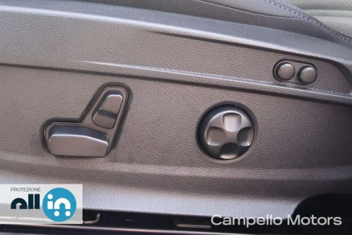 Alfa Romeo Stelvio nuova a Venezia (10)