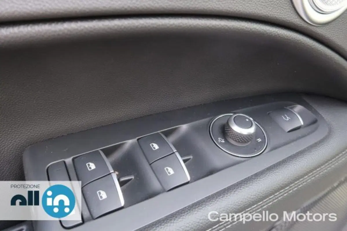 Alfa Romeo Stelvio nuova a Venezia (11)