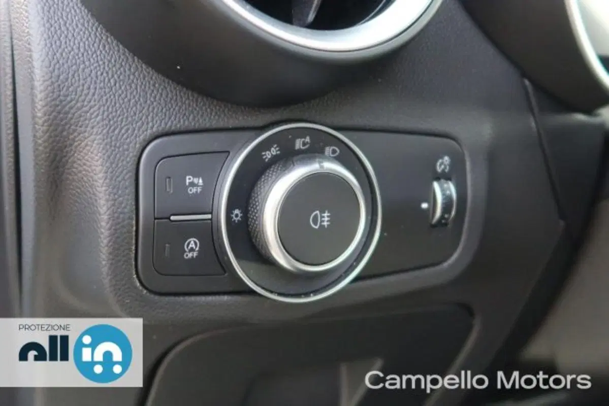 Alfa Romeo Stelvio nuova a Venezia (12)
