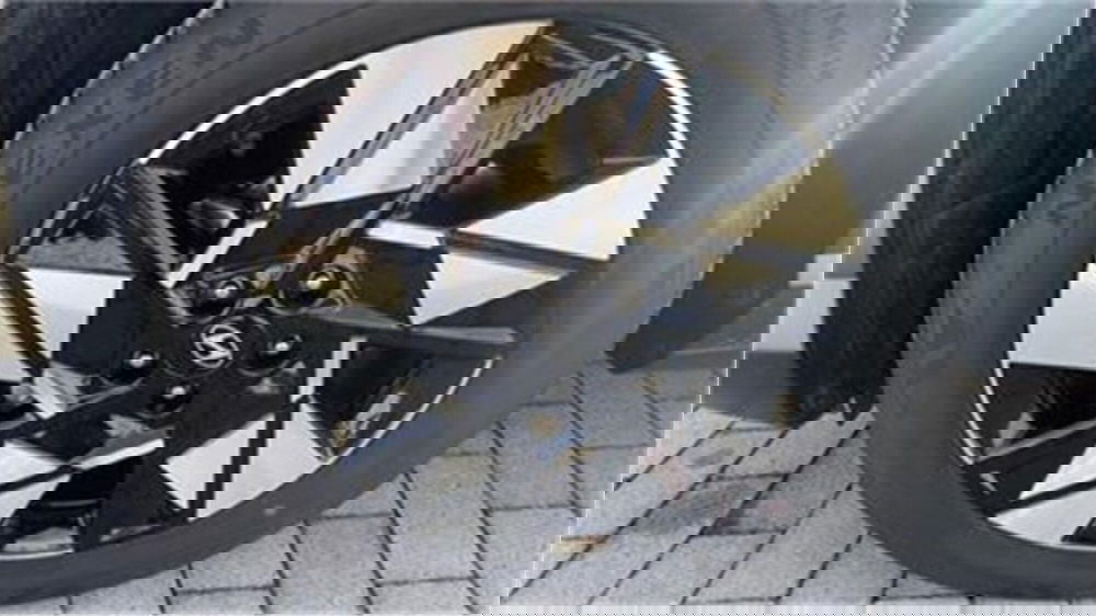 Hyundai Kona usata a Bari (6)