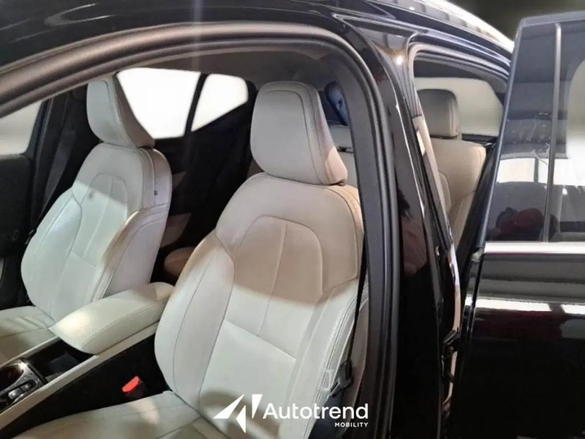 Volvo XC40 usata a Bari (7)