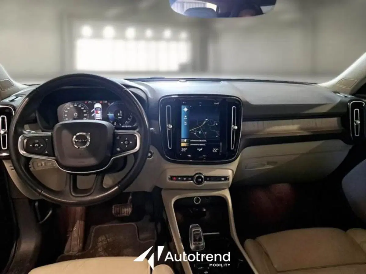 Volvo XC40 usata a Bari (9)