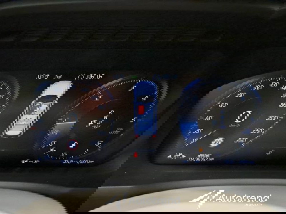 Volvo XC90 usata a Bari (11)