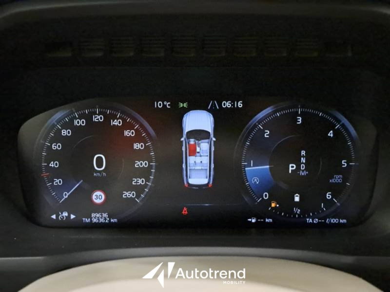 Volvo XC90 usata a Bari (11)