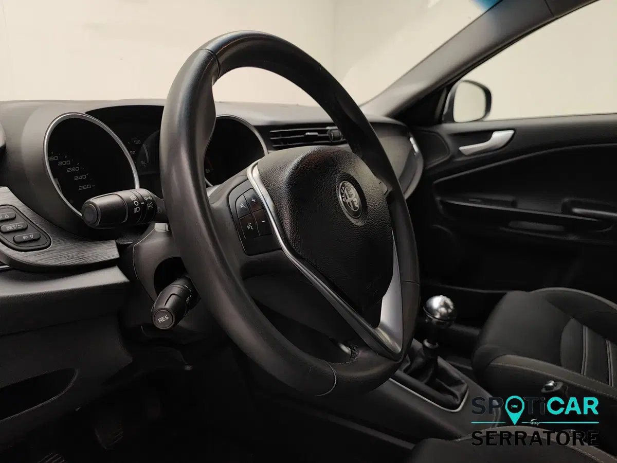 Alfa Romeo Giulietta usata a Como (9)