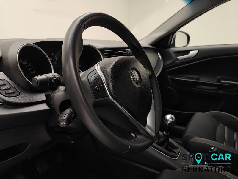 Alfa Romeo Giulietta usata a Como (9)