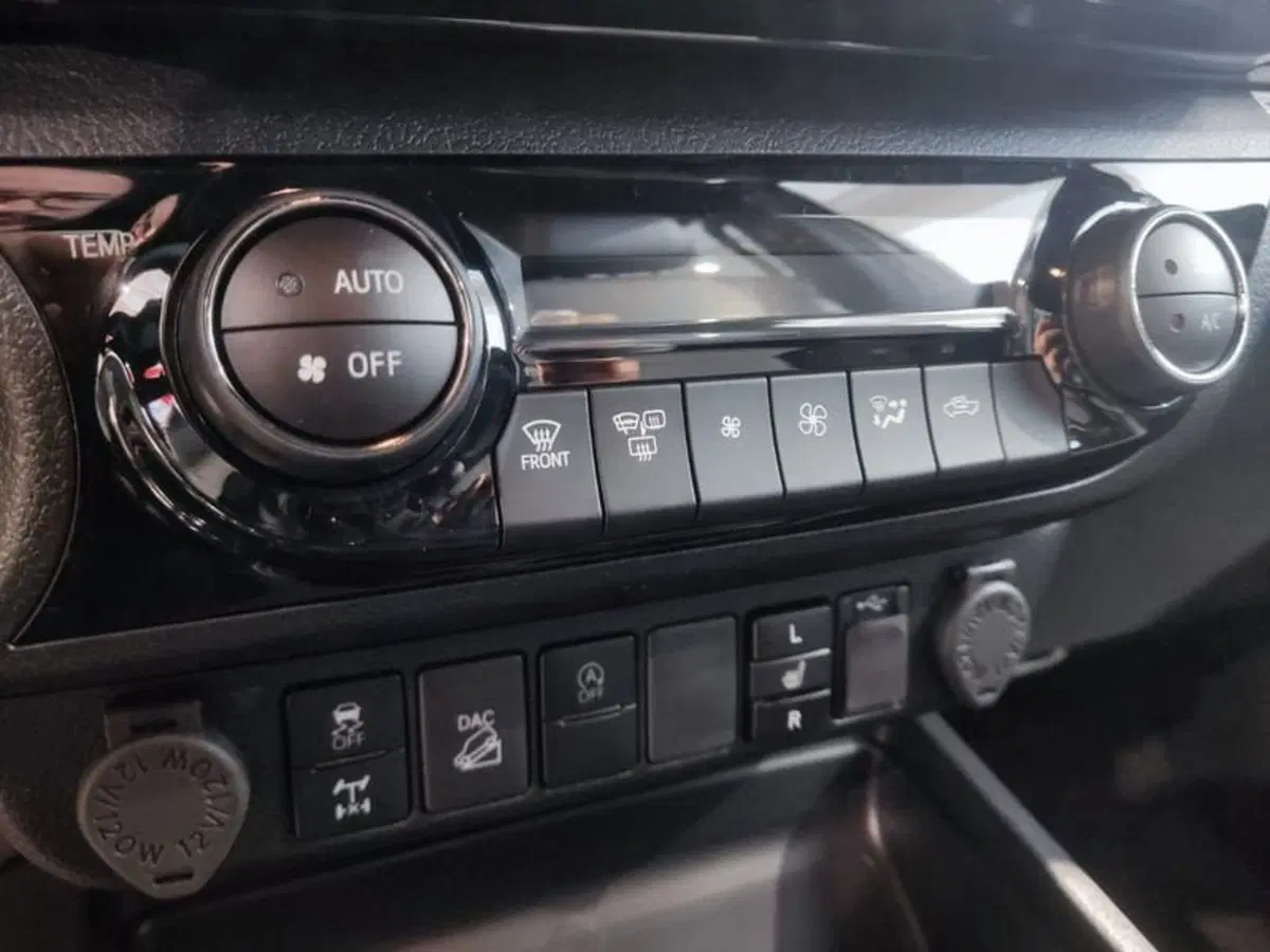 Toyota Hilux nuova a Vicenza (16)